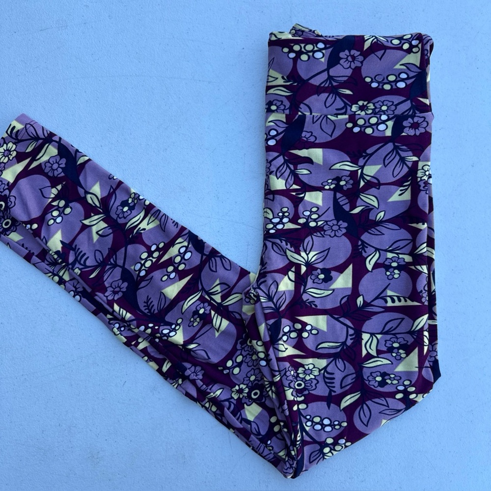 NWOT LuLaRoe OS One Size Purple Floral Leggings